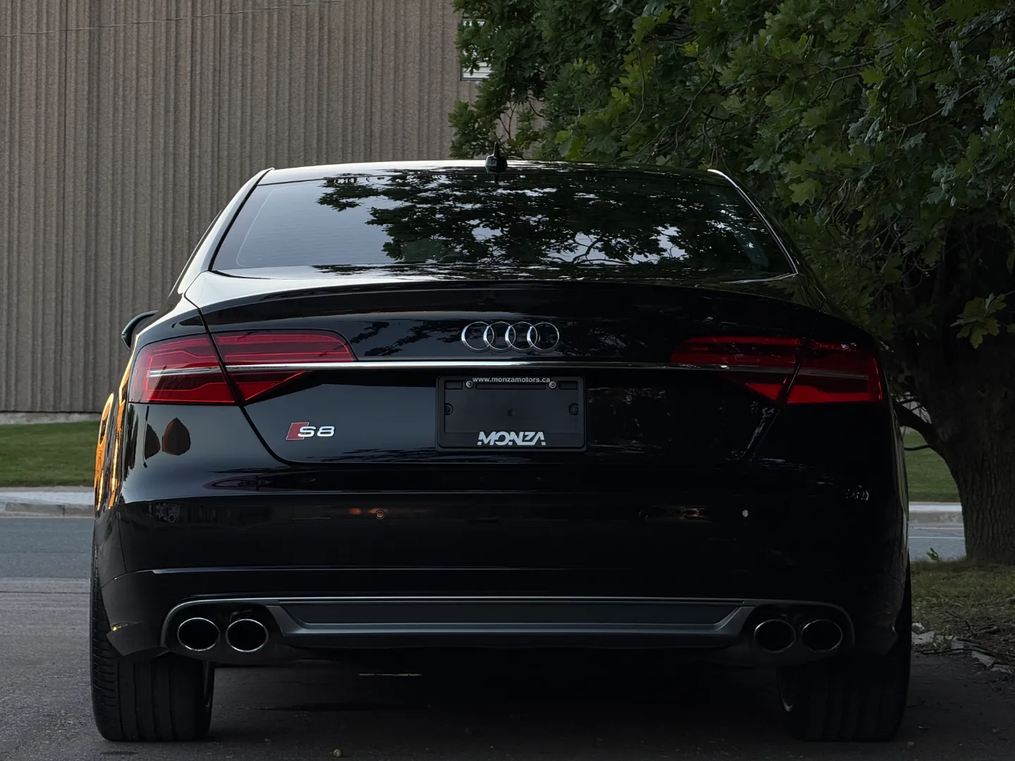 Audi S8  — photo 27