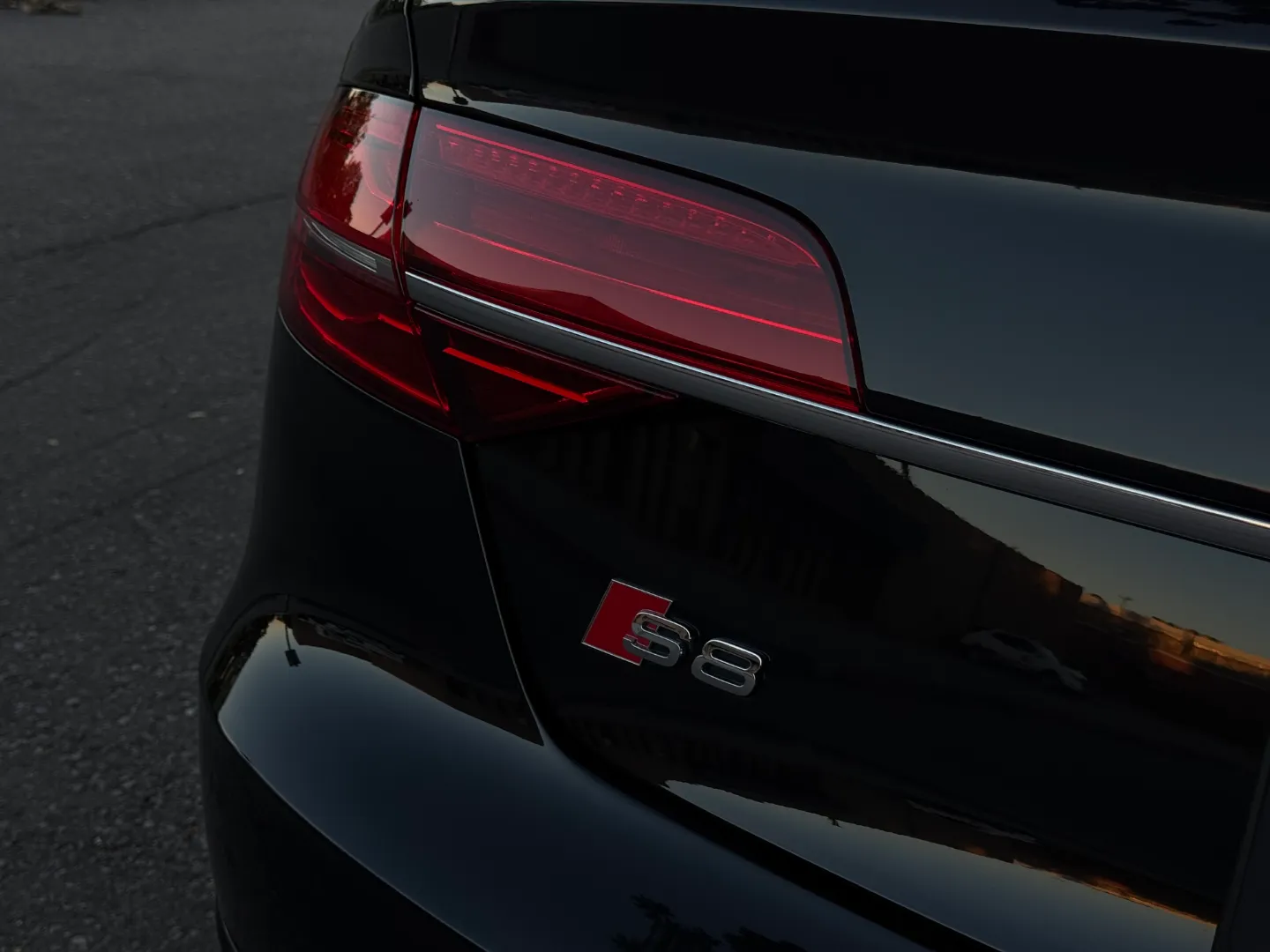 Audi S8  — photo 28