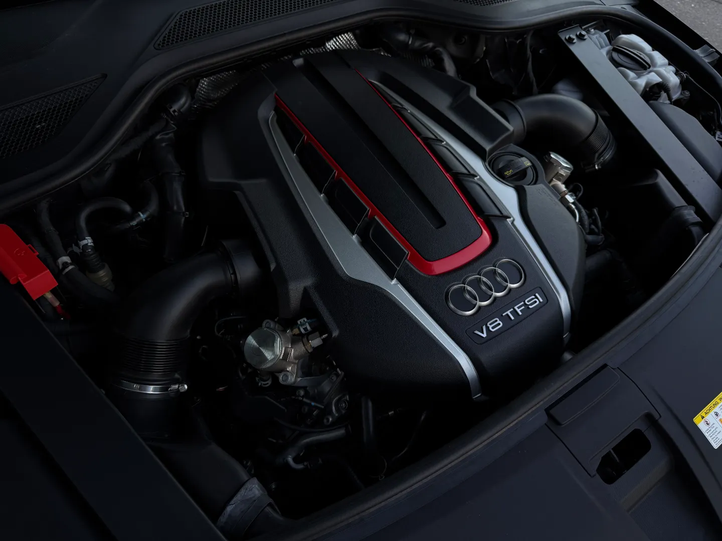 Audi S8  — photo 35
