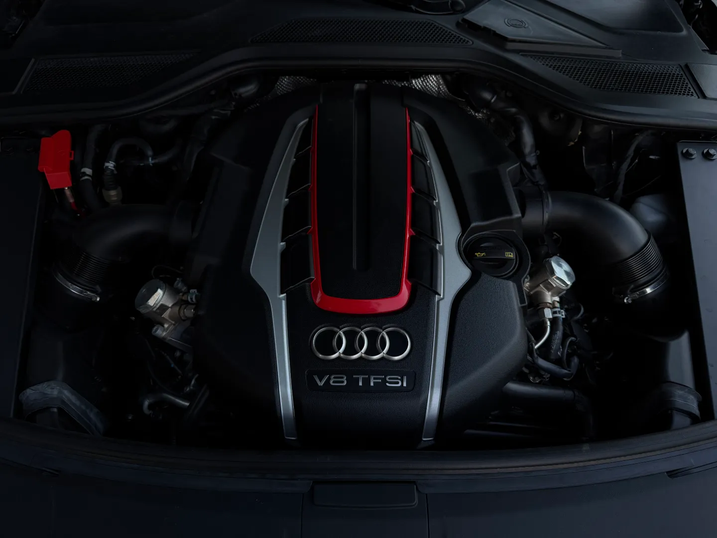 Audi S8  — photo 36