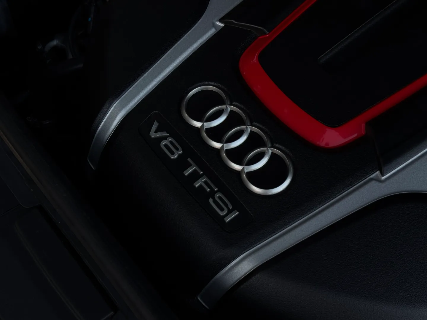 Audi S8  — photo 38