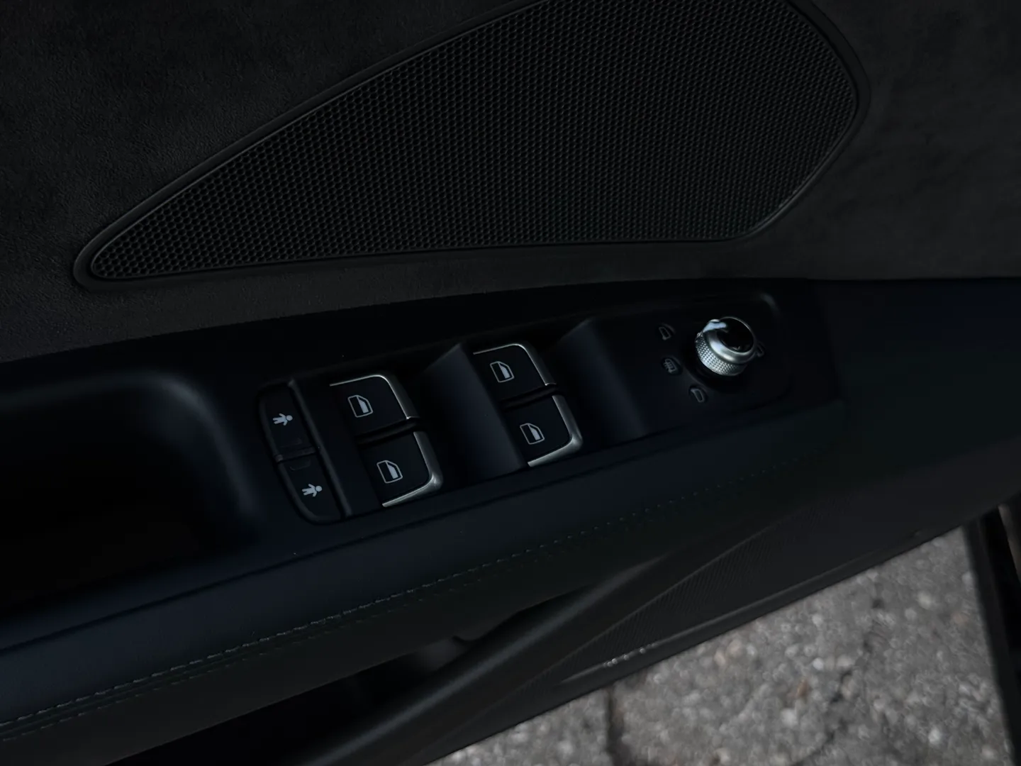 Audi S8  — photo 48