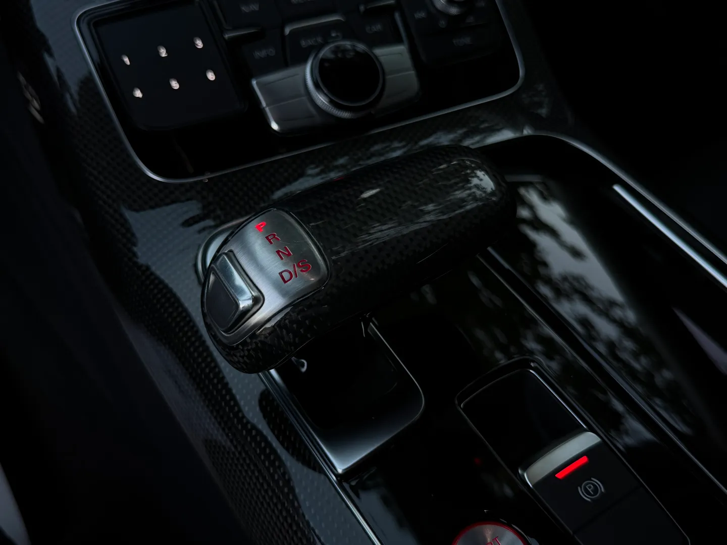 Audi S8  — photo 52