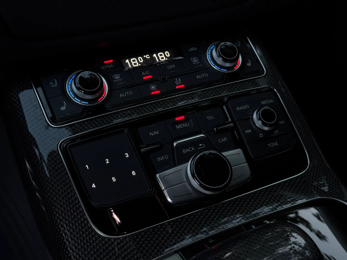 Audi S8  — photo 56