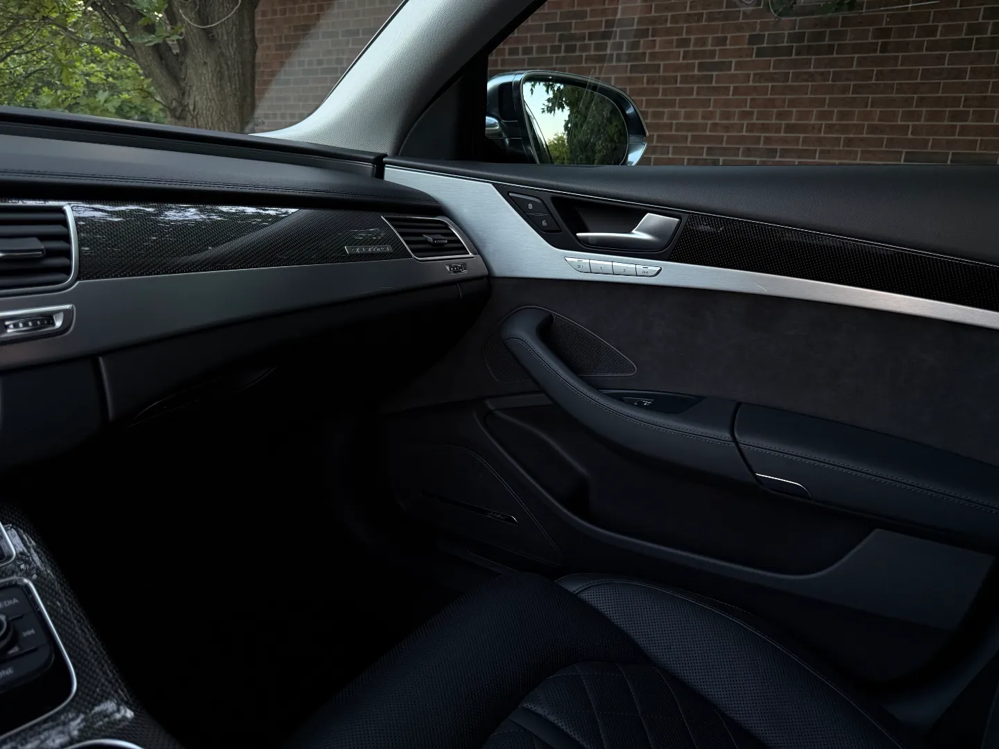 Audi S8  — photo 68