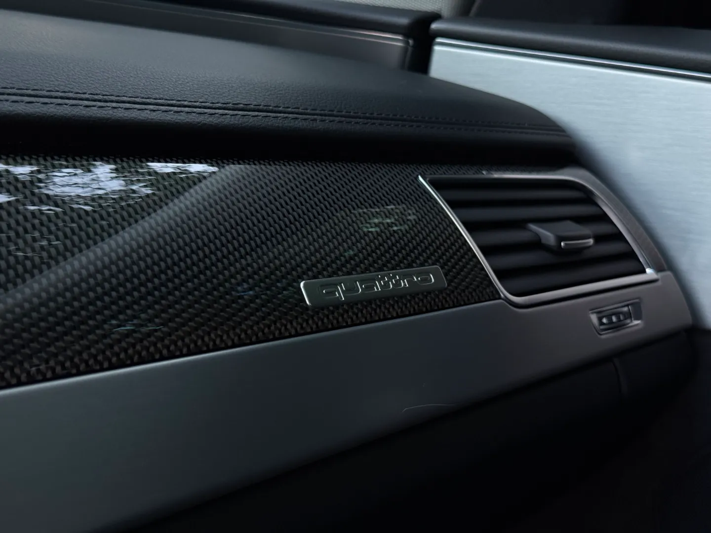 Audi S8  — photo 70