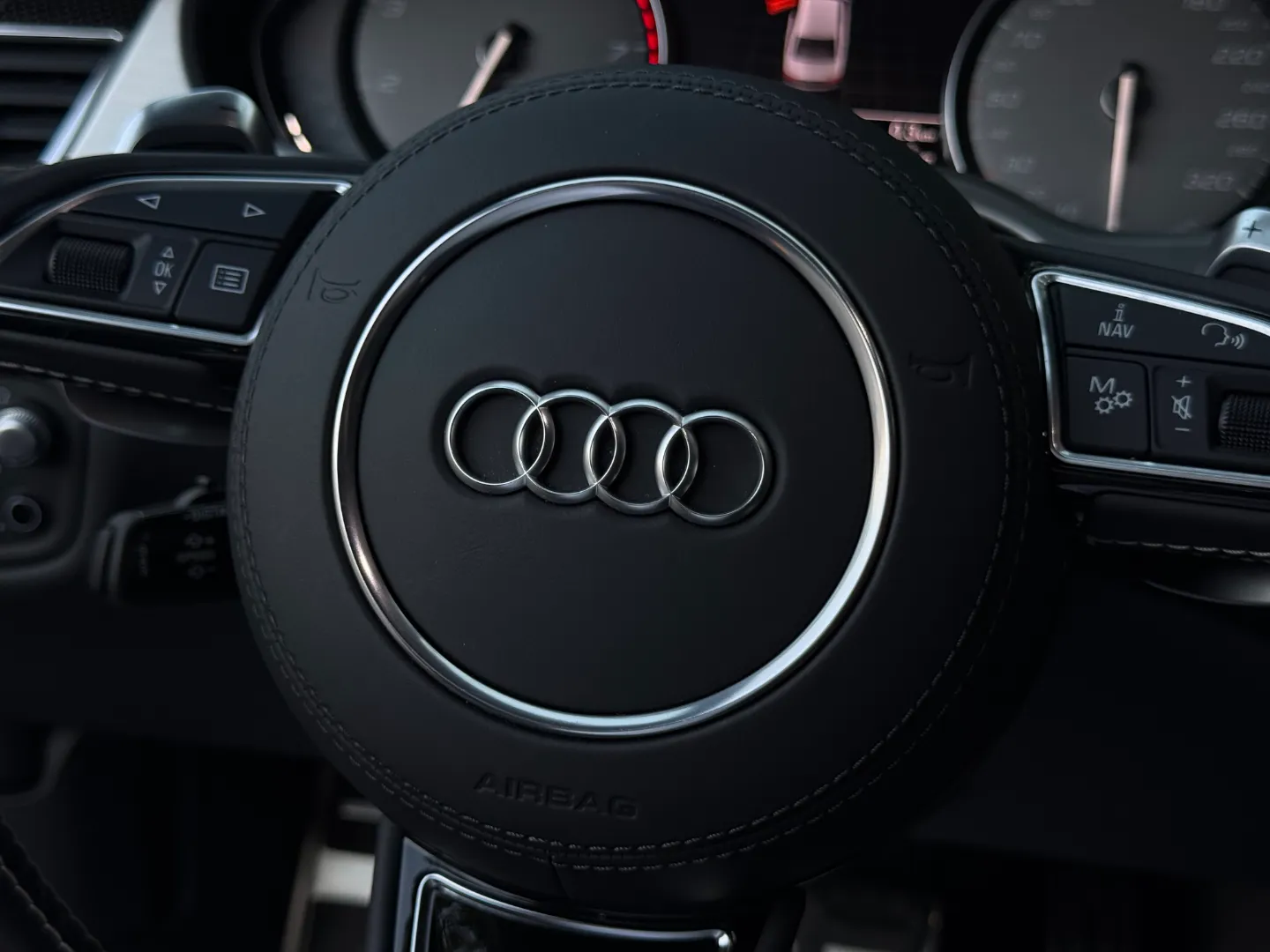 Audi S8  — photo 77