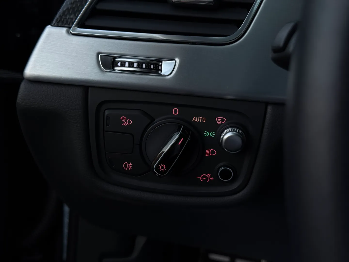 Audi S8  — photo 85