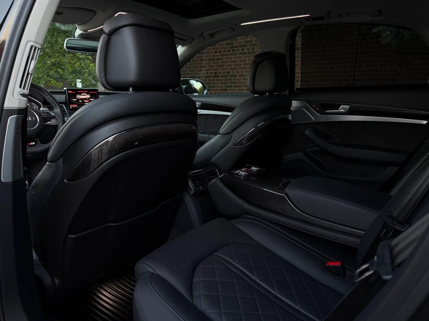 Audi S8  — photo 91