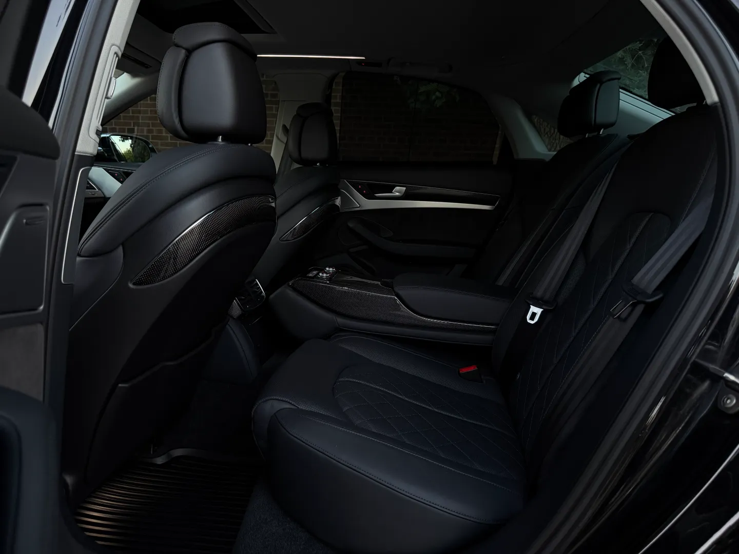 Audi S8  — photo 92