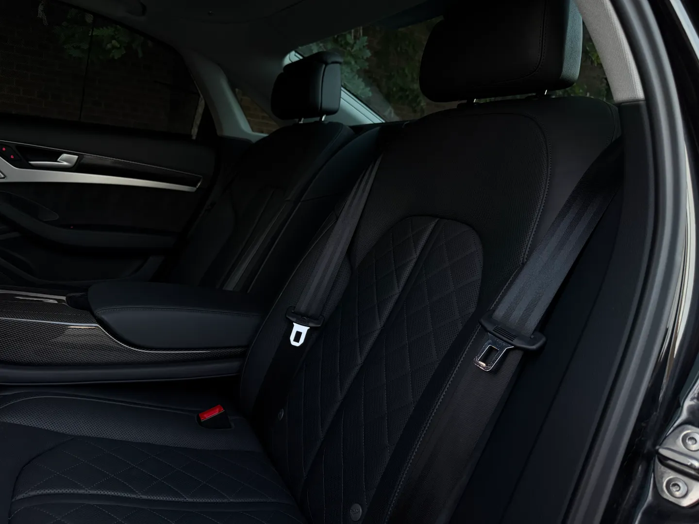 Audi S8  — photo 93