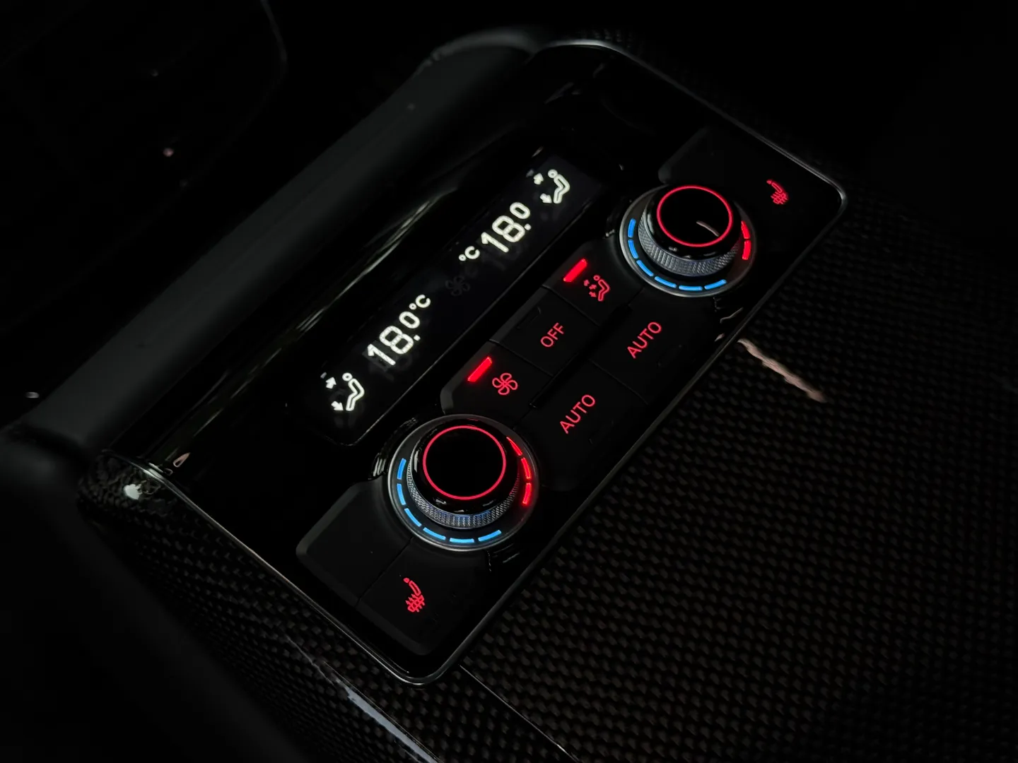 Audi S8  — photo 96