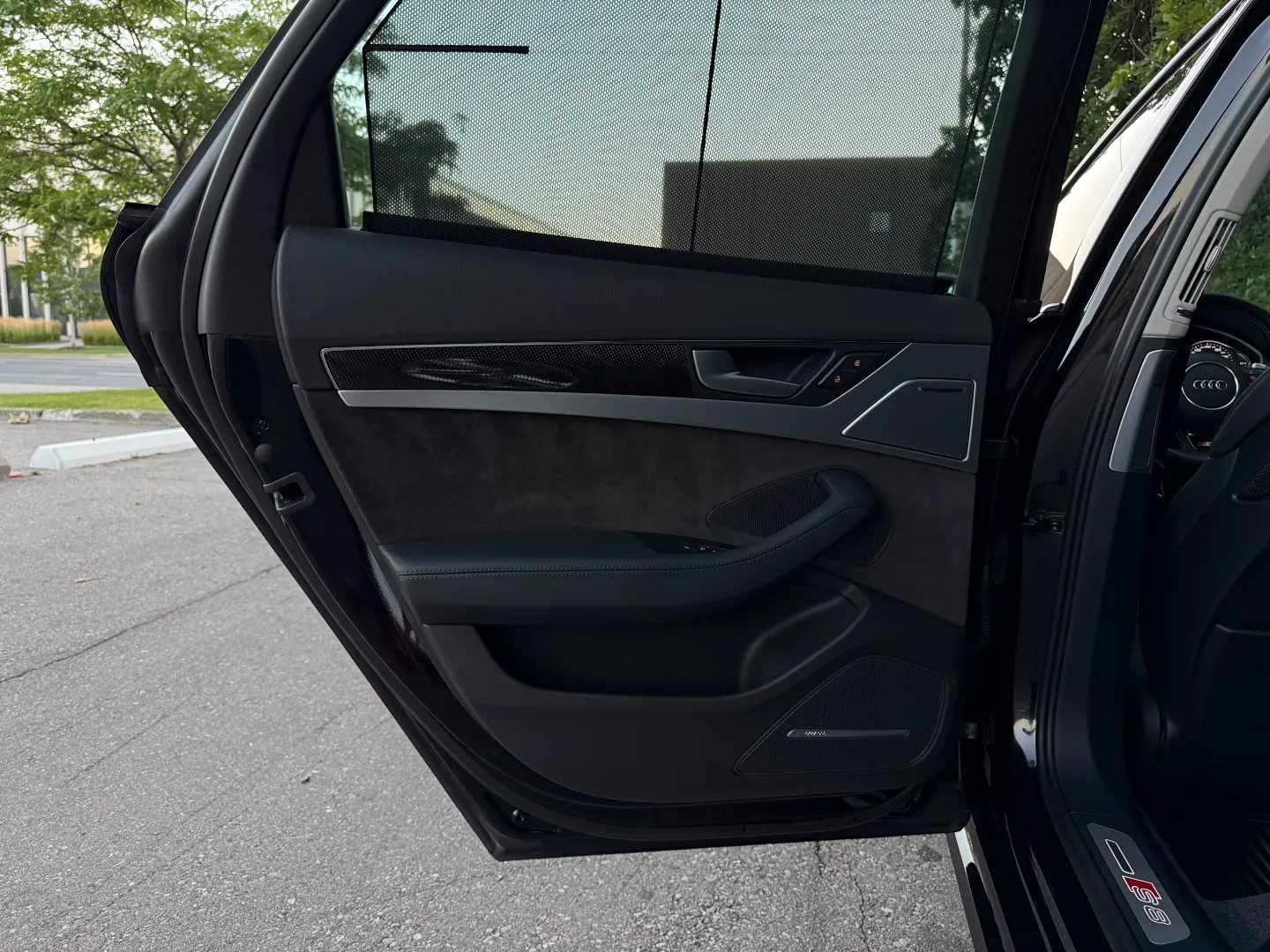 Audi S8  — photo 97