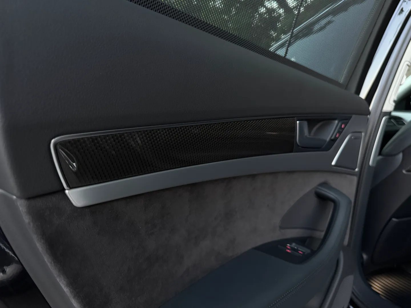 Audi S8  — photo 99