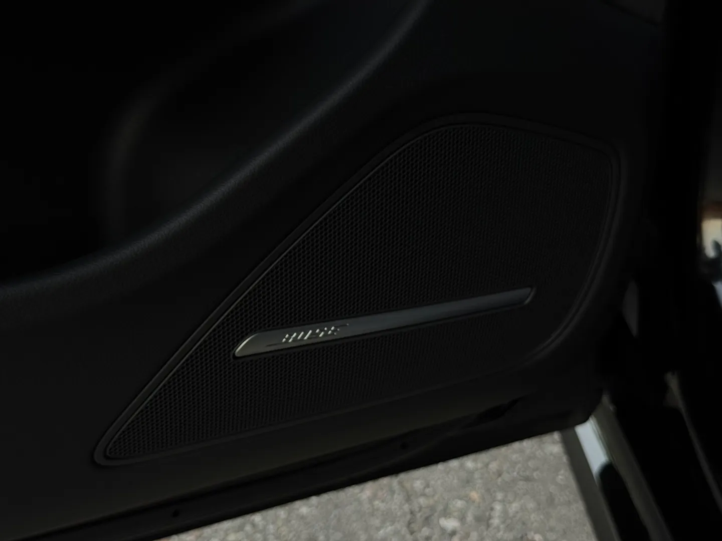 Audi S8  — photo 101