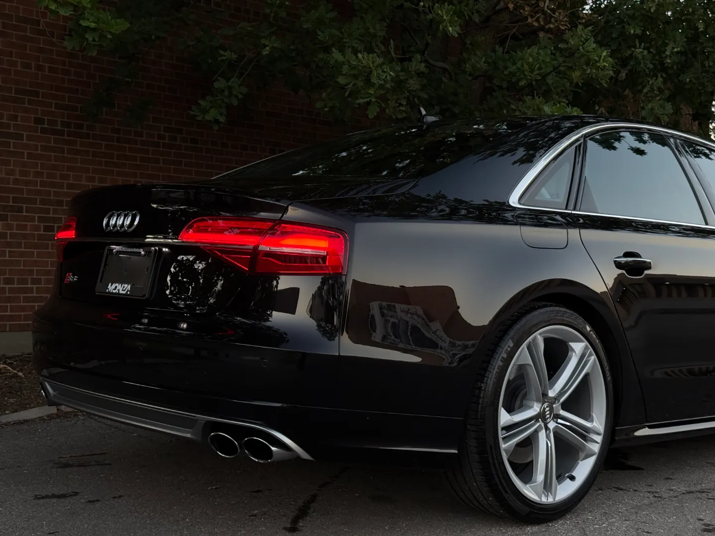 Audi S8  — photo 104