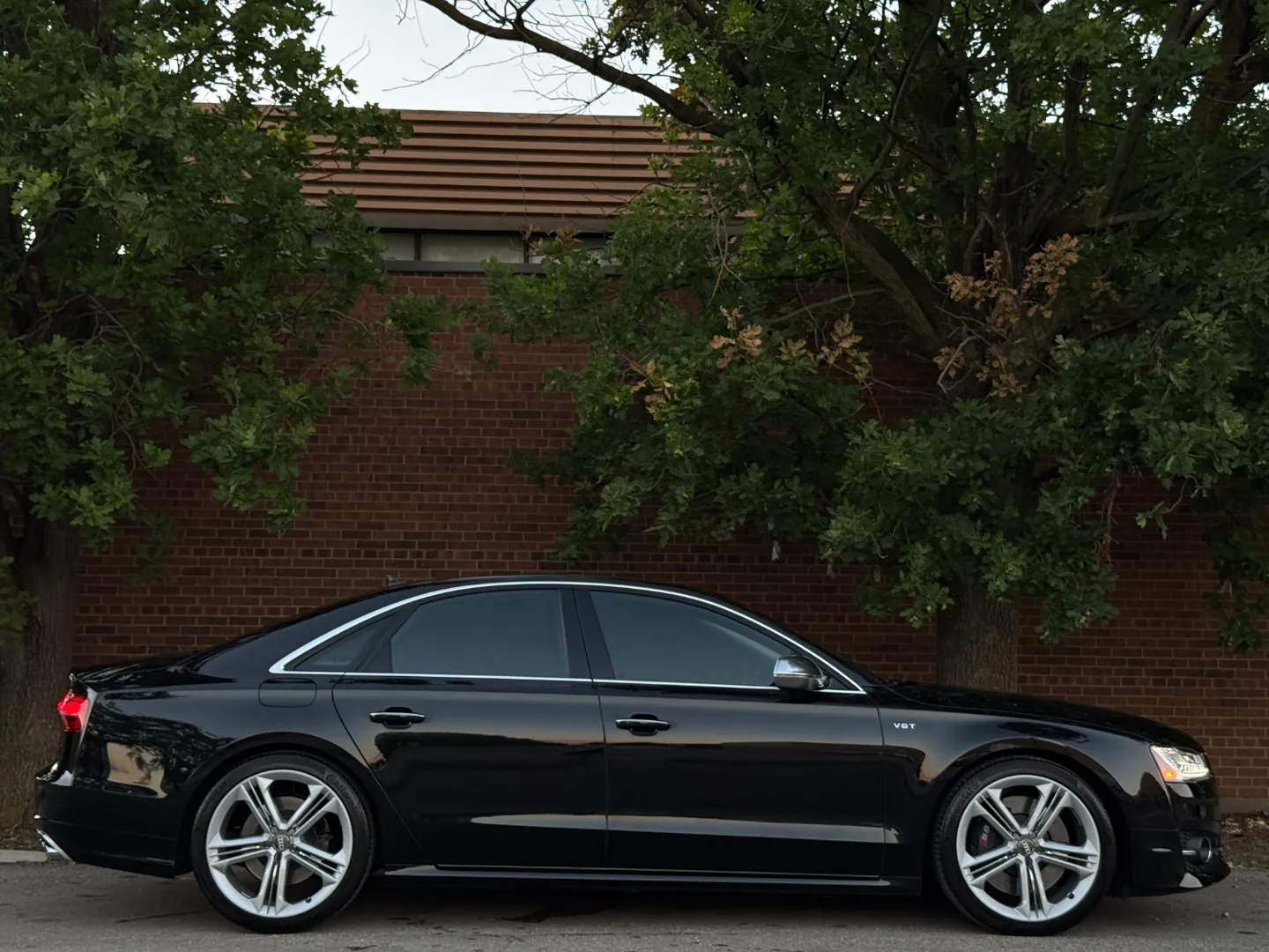 Audi S8  — photo 105