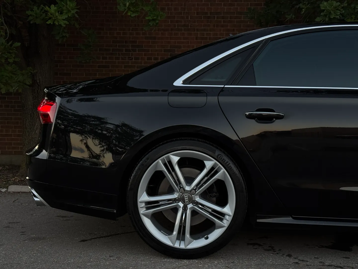 Audi S8  — photo 106