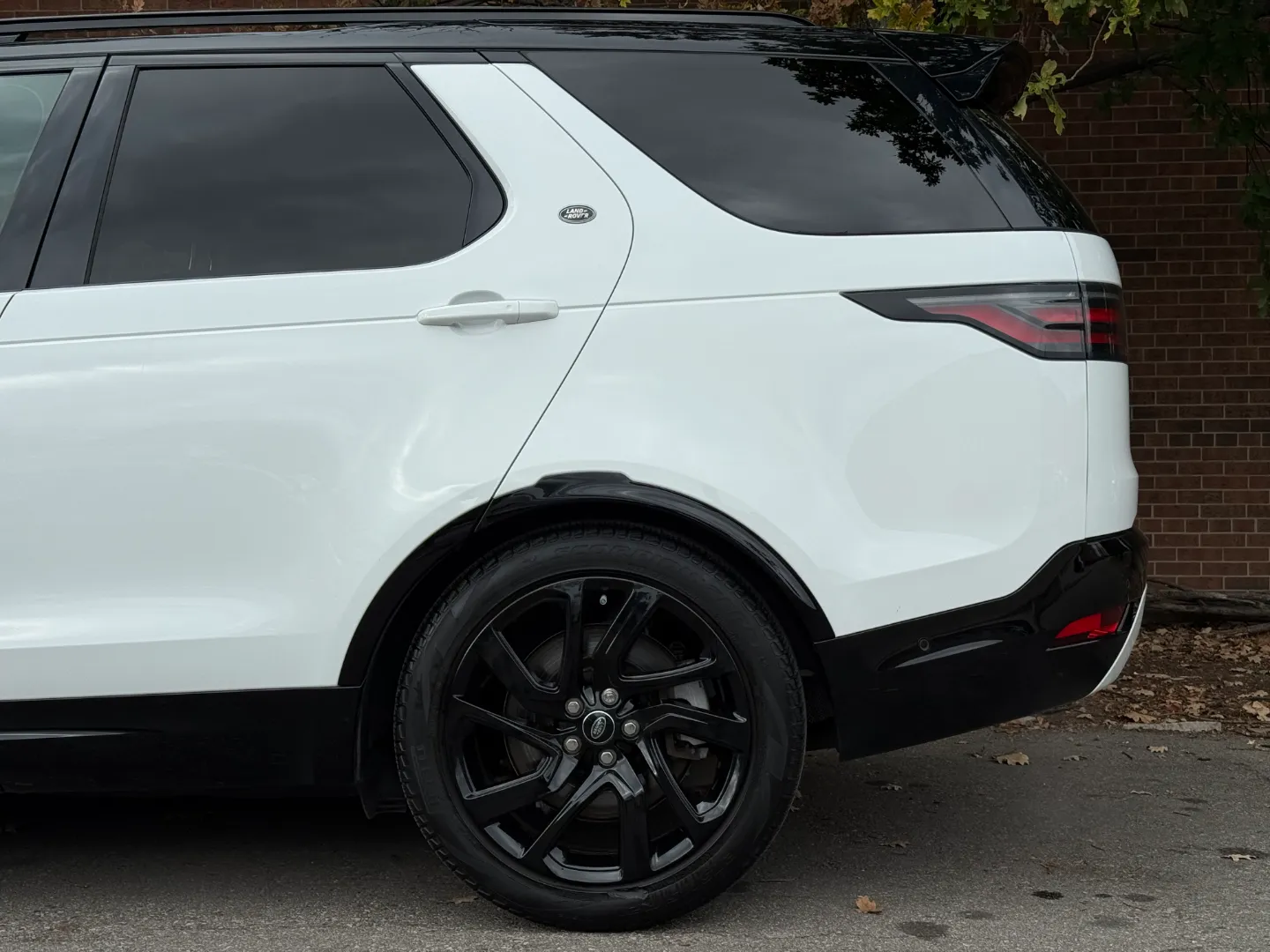 Land Rover Discovery S R-Dynamic — photo 14