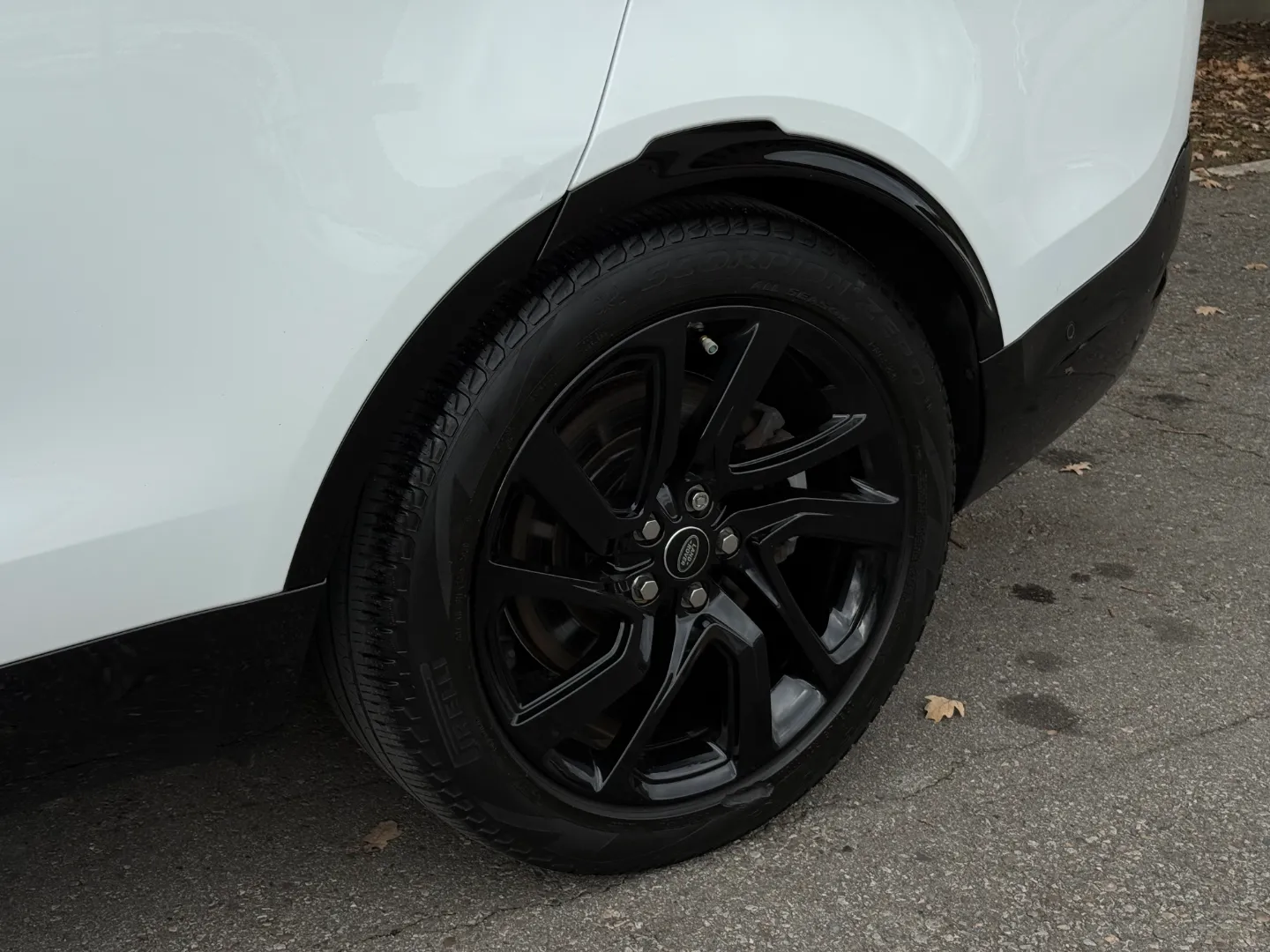 Land Rover Discovery S R-Dynamic — photo 16