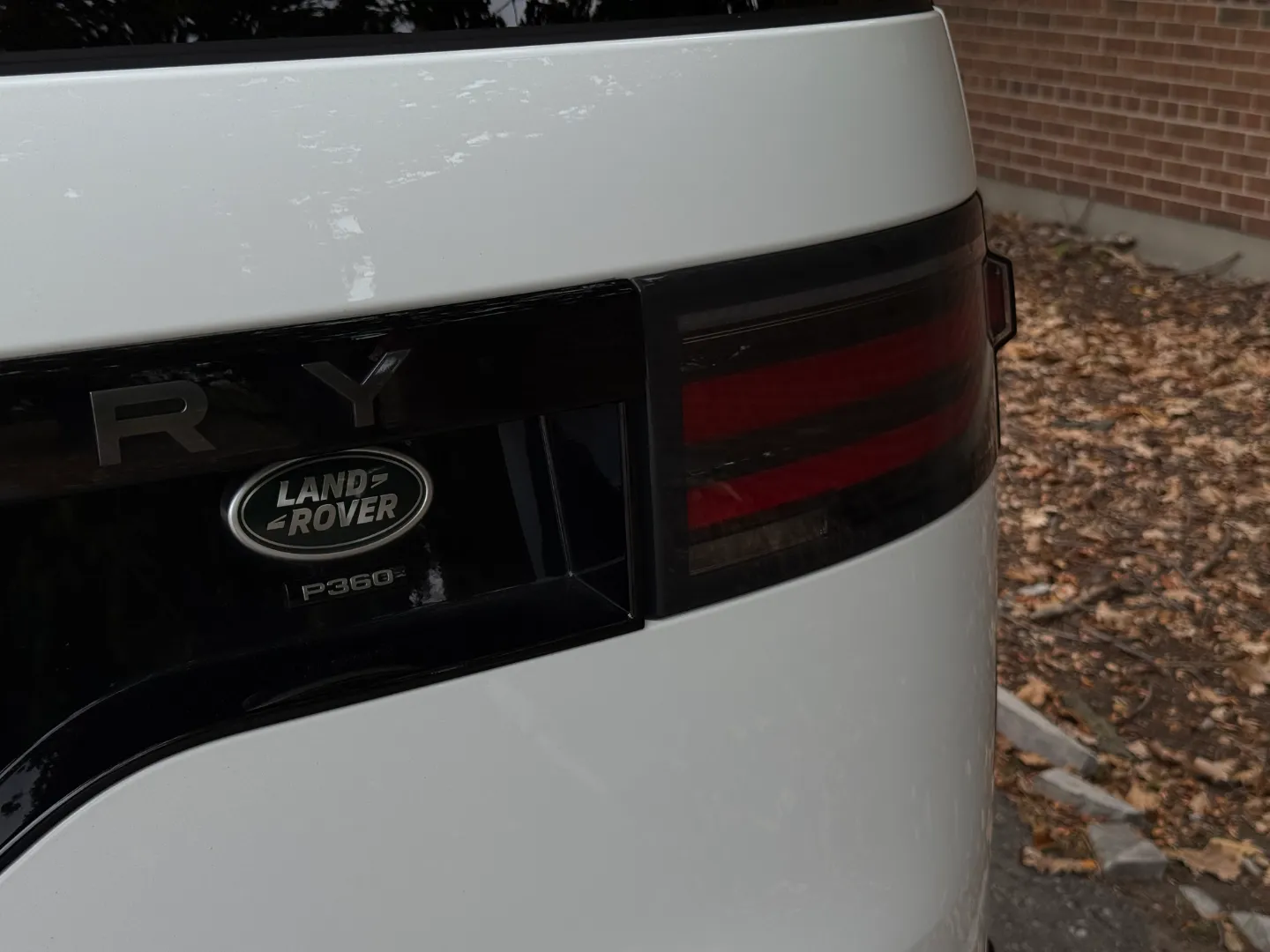 Land Rover Discovery S R-Dynamic — photo 27