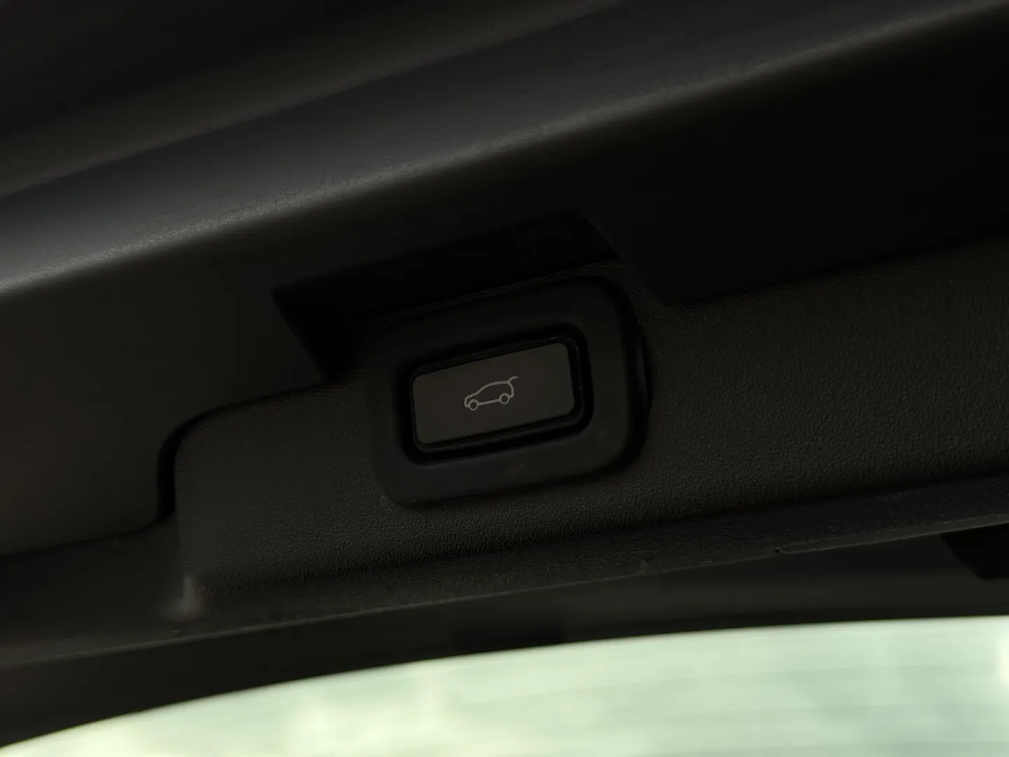 Land Rover Discovery S R-Dynamic — photo 31
