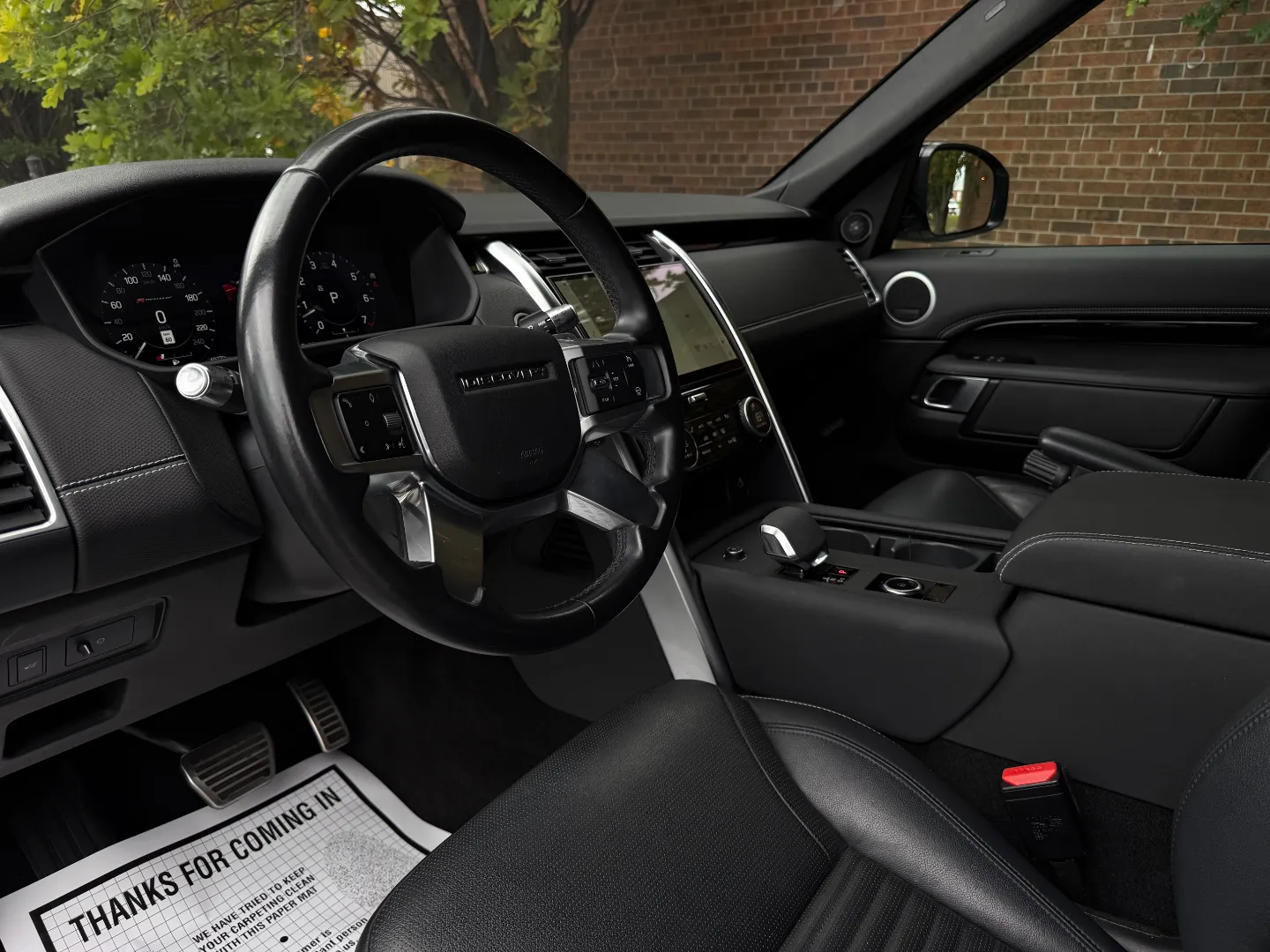 Land Rover Discovery S R-Dynamic — photo 34