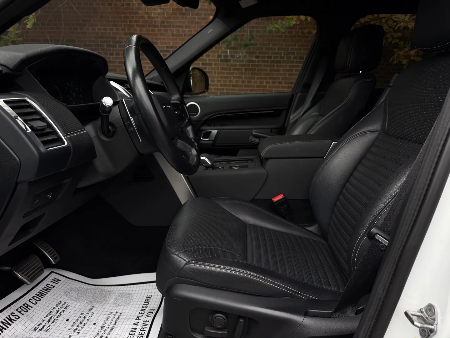 Land Rover Discovery S R-Dynamic — photo 35