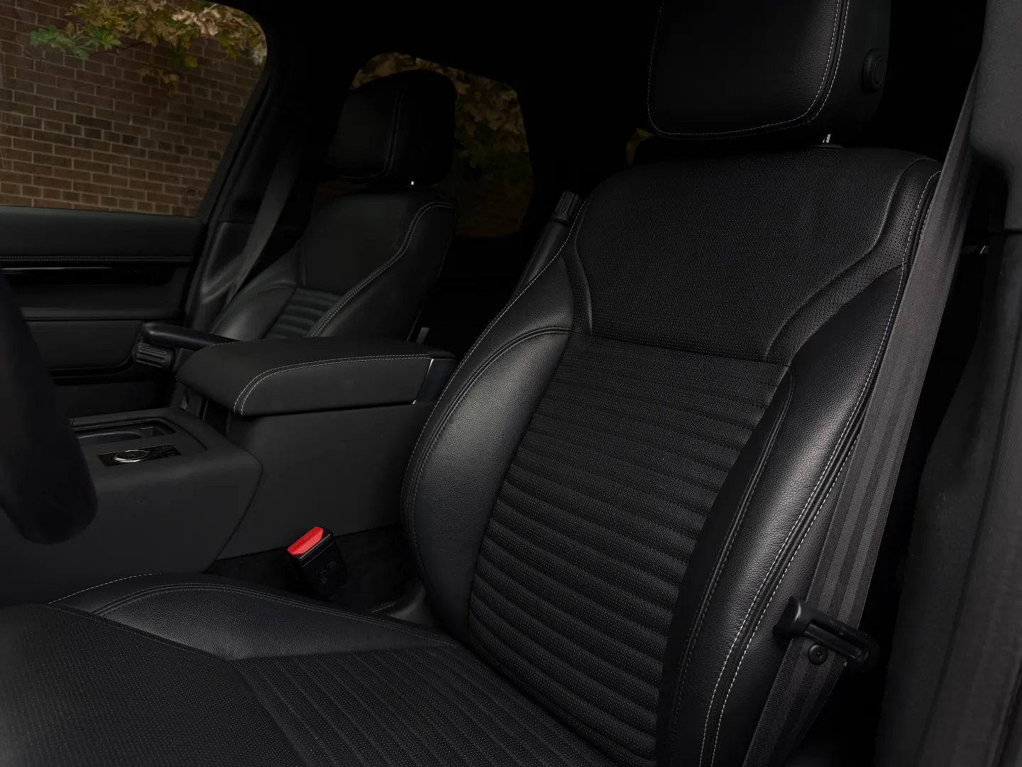 Land Rover Discovery S R-Dynamic — photo 36
