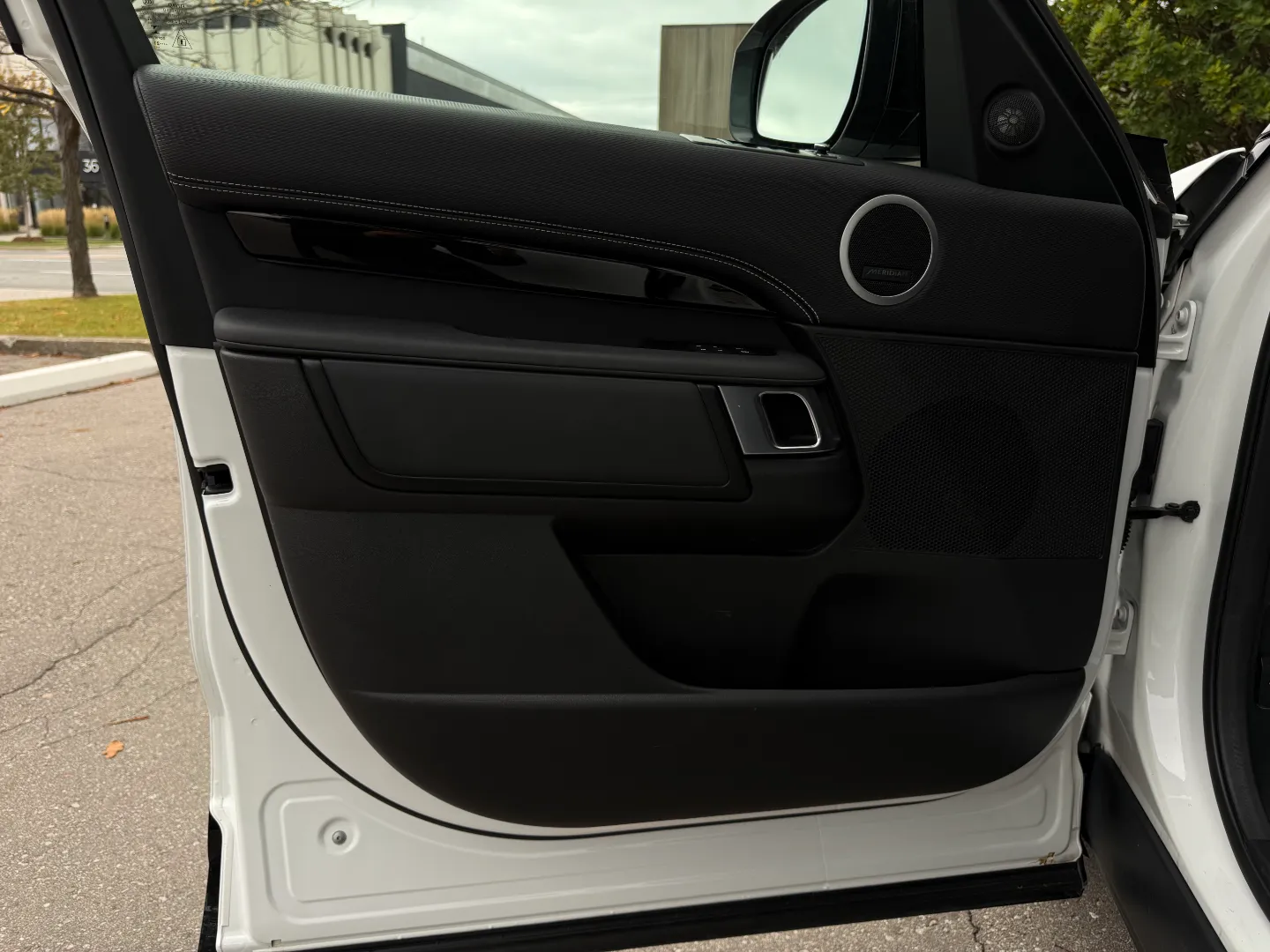 Land Rover Discovery S R-Dynamic — photo 38
