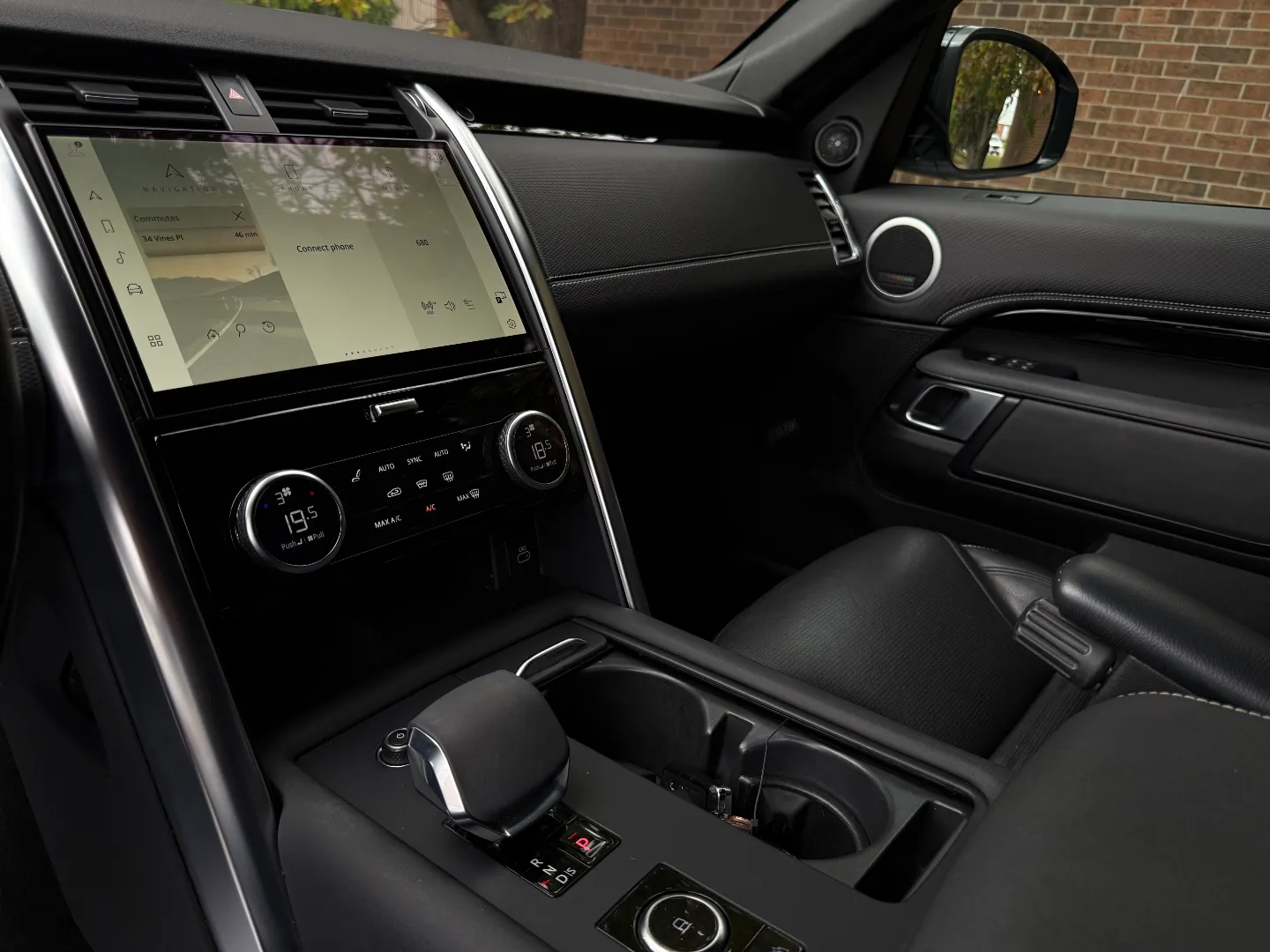 Land Rover Discovery S R-Dynamic — photo 42