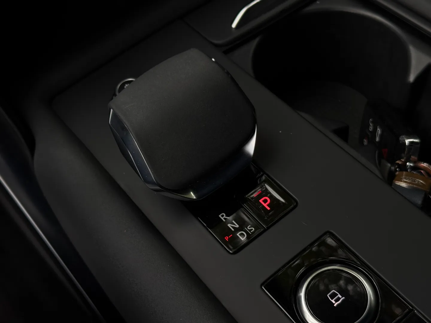 Land Rover Discovery S R-Dynamic — photo 44