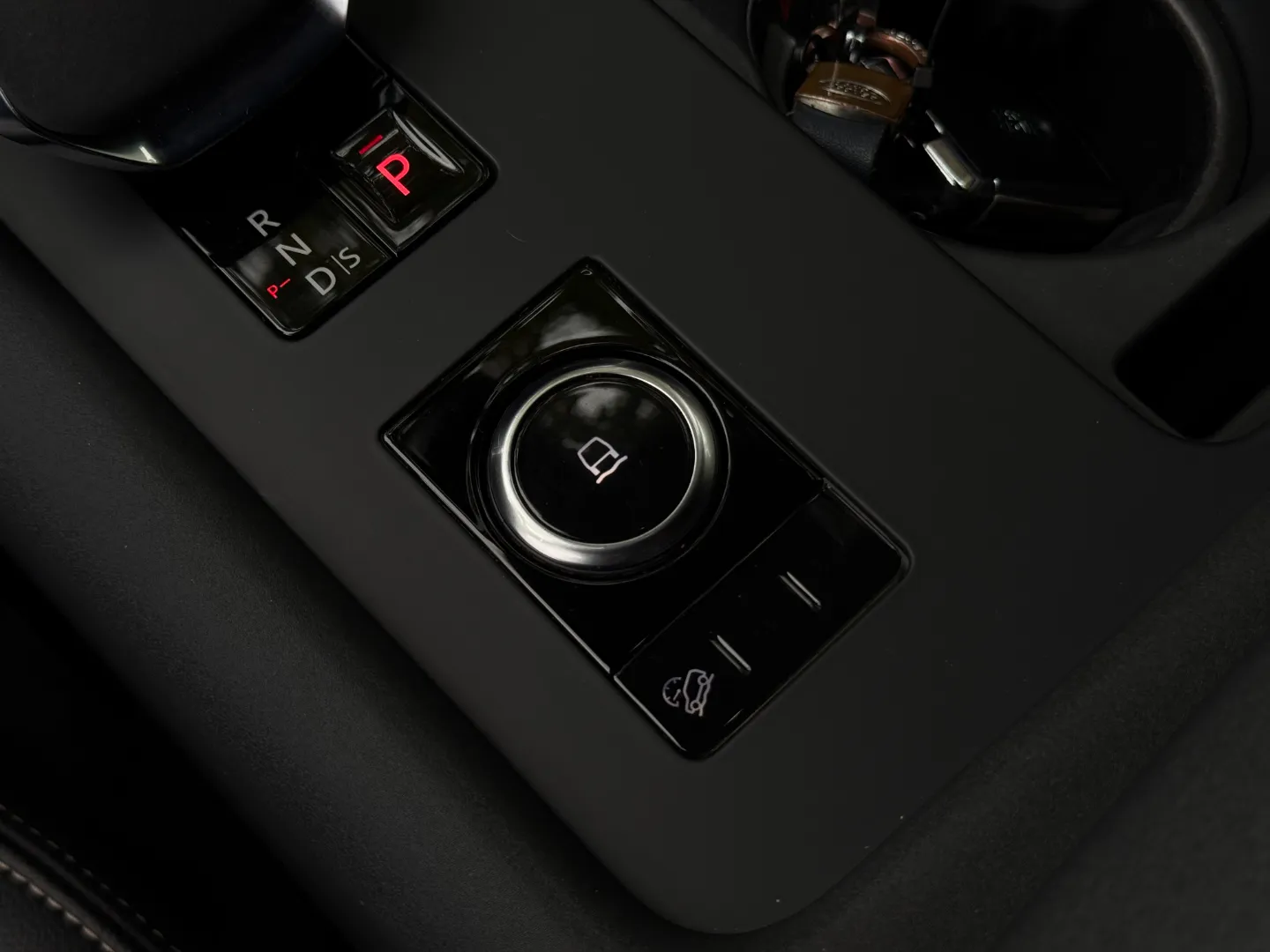Land Rover Discovery S R-Dynamic — photo 45
