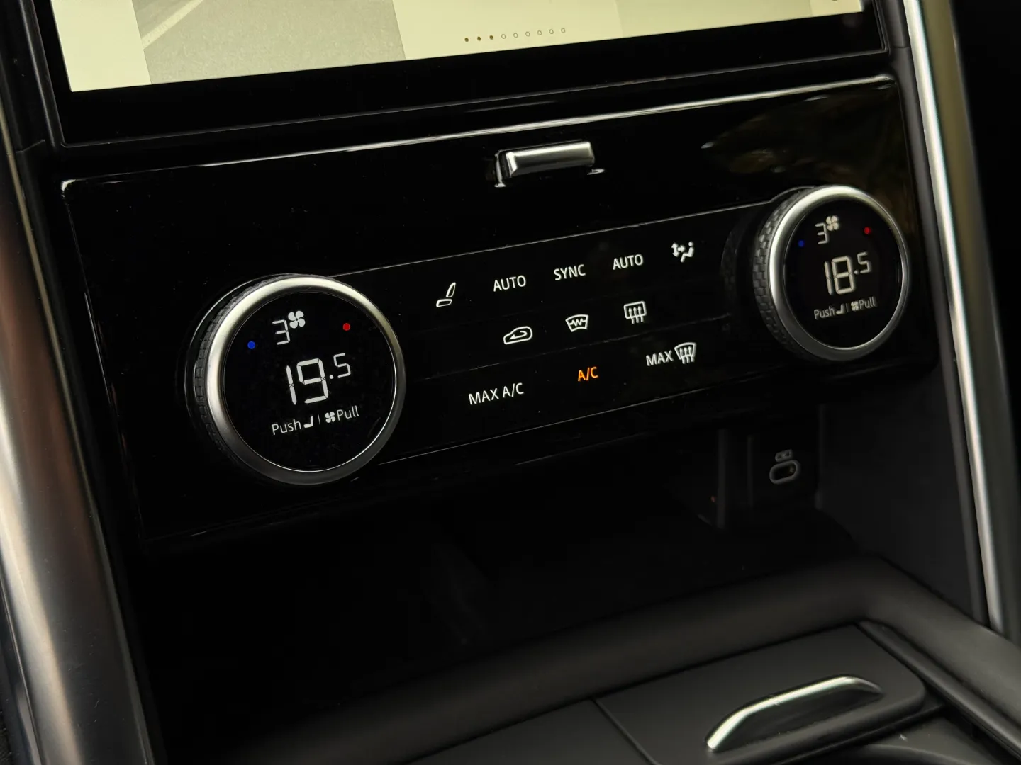 Land Rover Discovery S R-Dynamic — photo 46