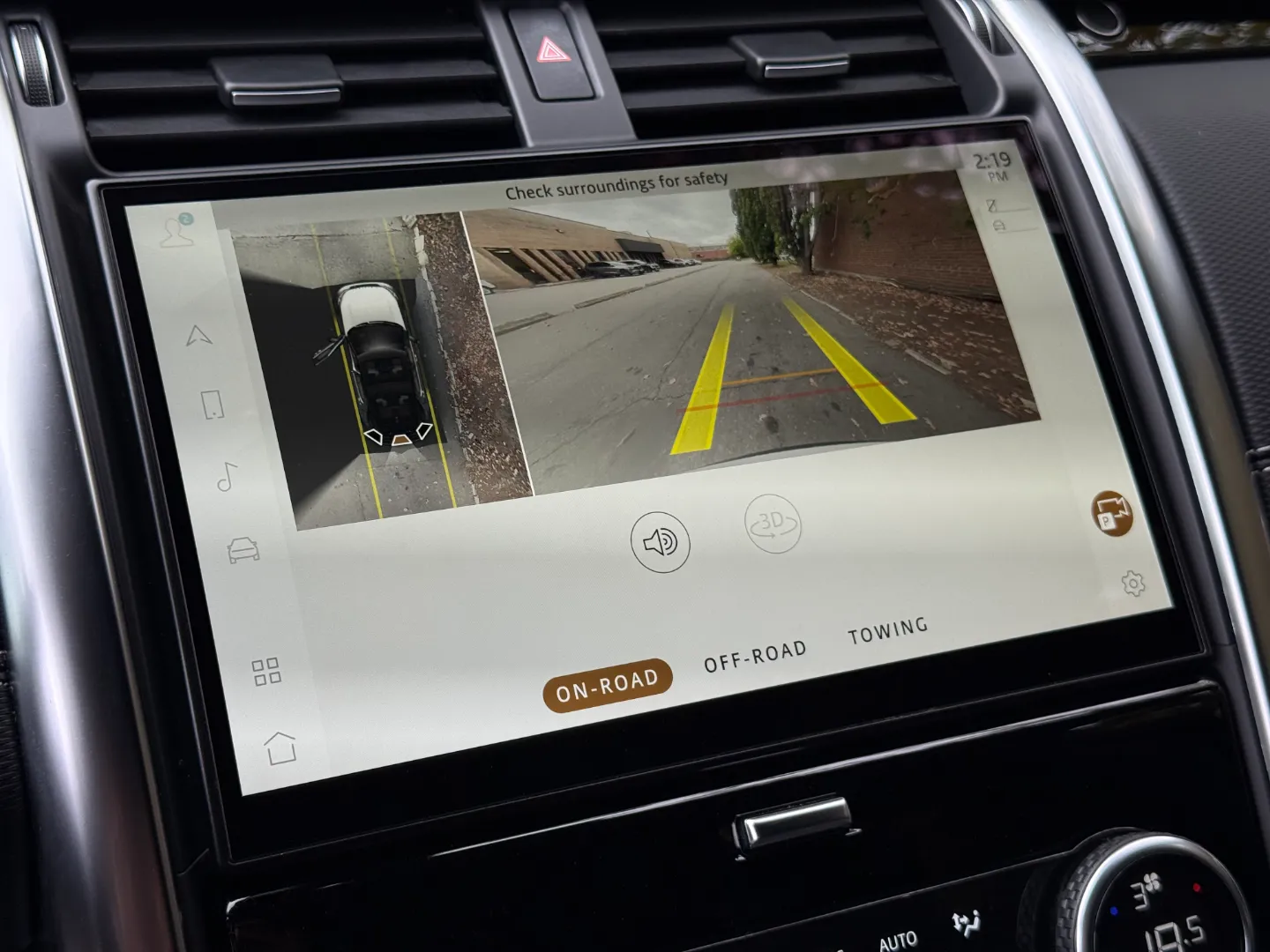 Land Rover Discovery S R-Dynamic — photo 48