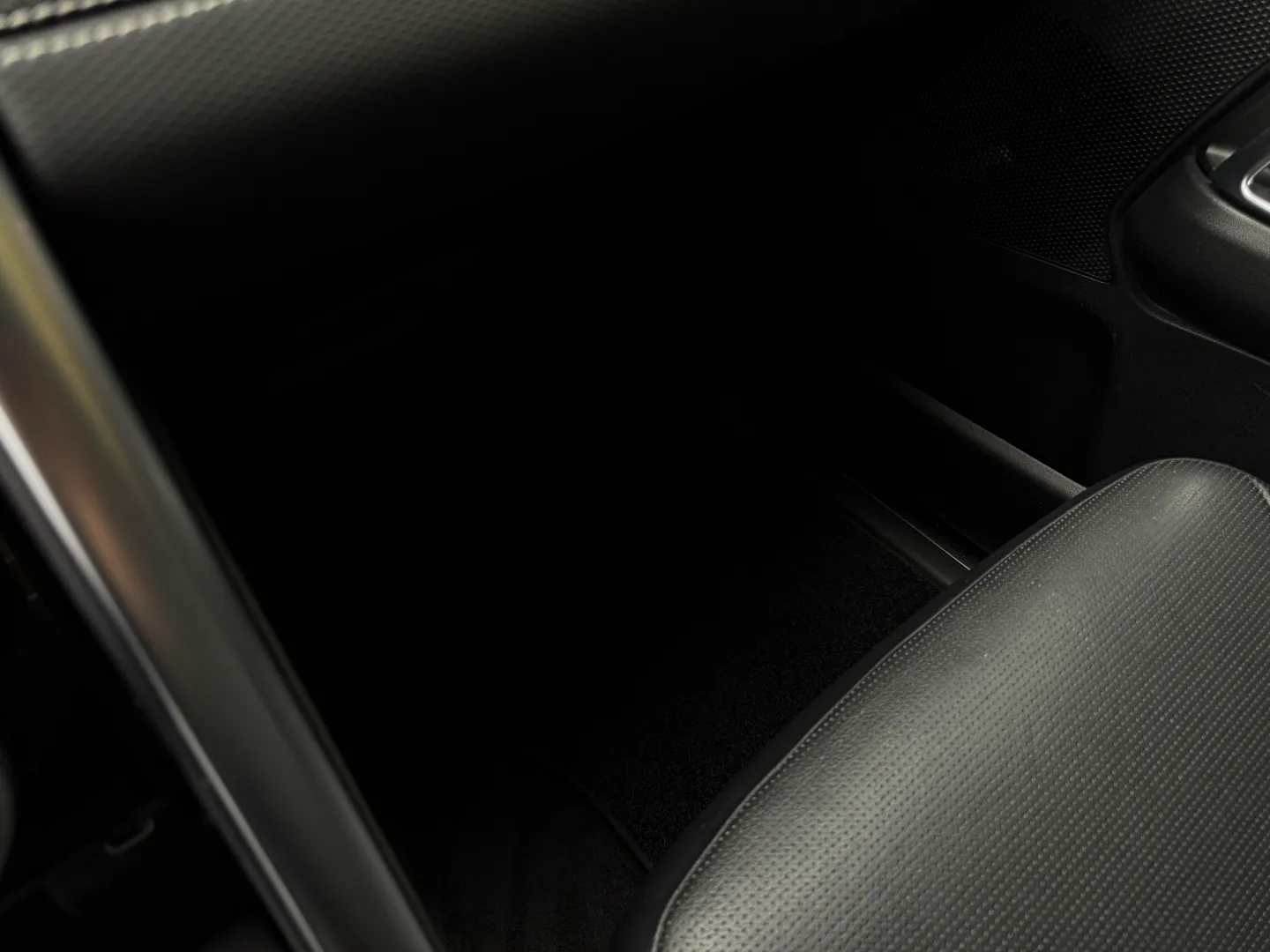 Land Rover Discovery S R-Dynamic — photo 56