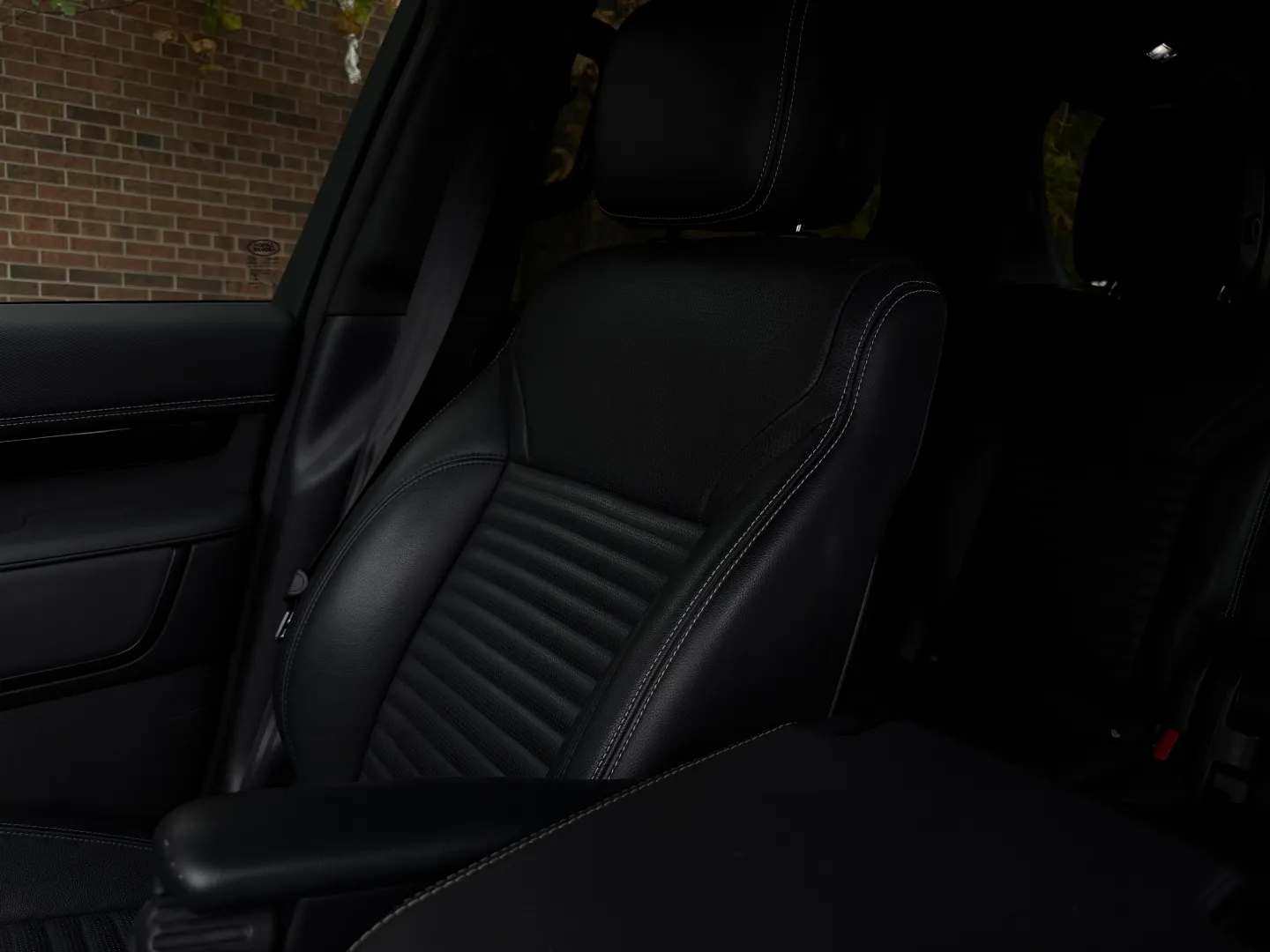Land Rover Discovery S R-Dynamic — photo 58