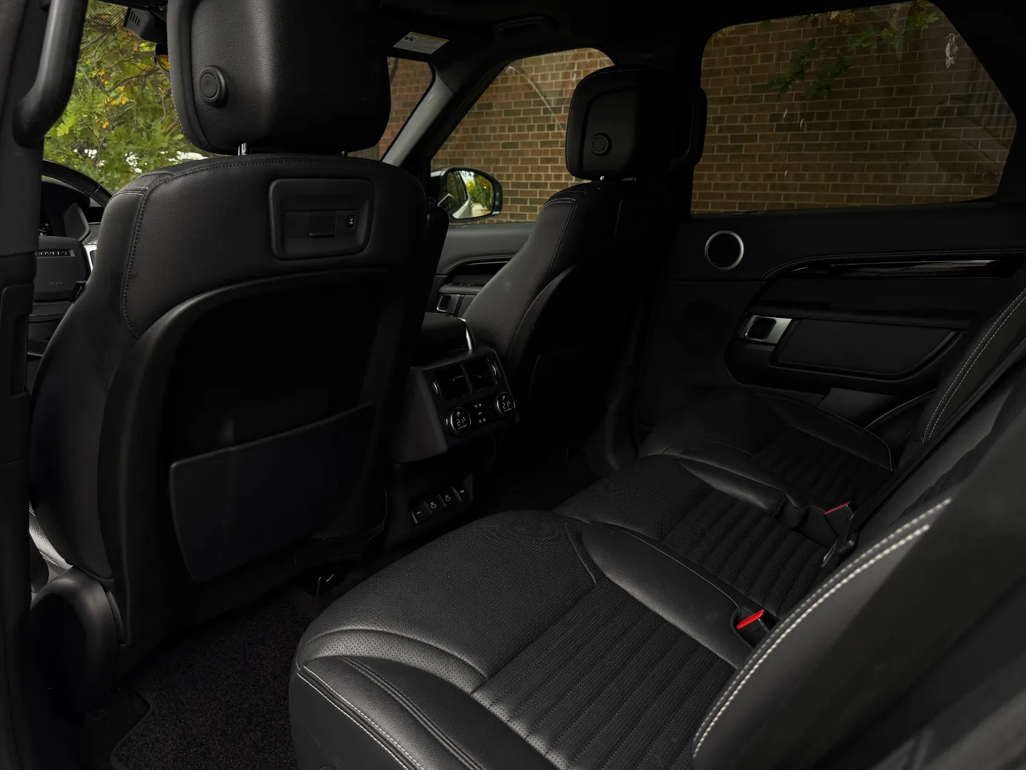 Land Rover Discovery S R-Dynamic — photo 63
