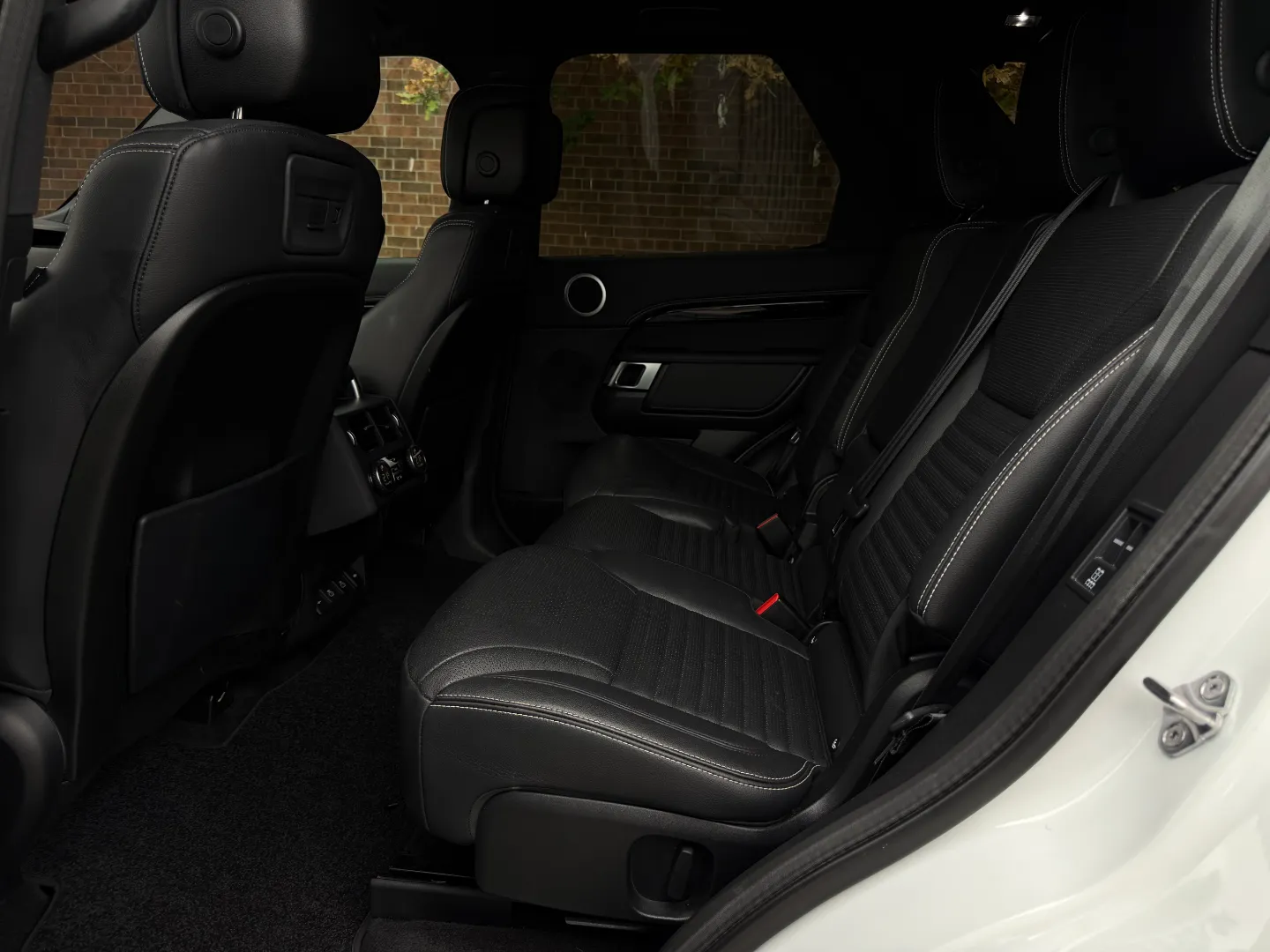 Land Rover Discovery S R-Dynamic — photo 64