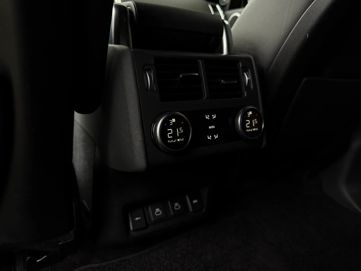 Land Rover Discovery S R-Dynamic — photo 66