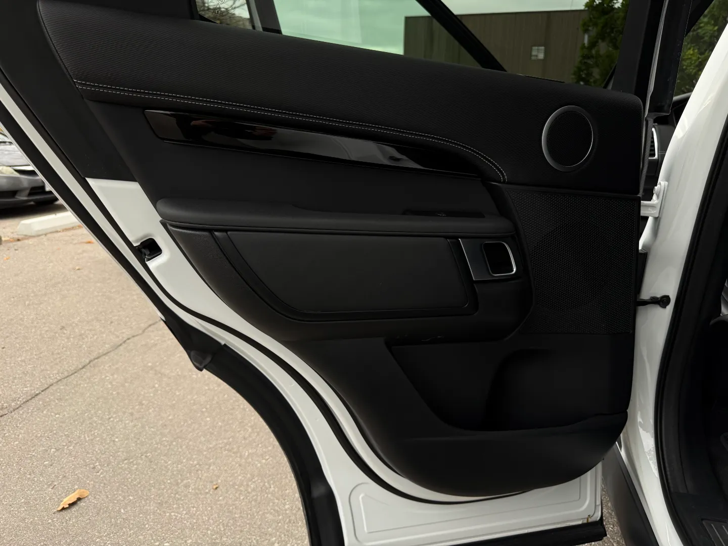 Land Rover Discovery S R-Dynamic — photo 67