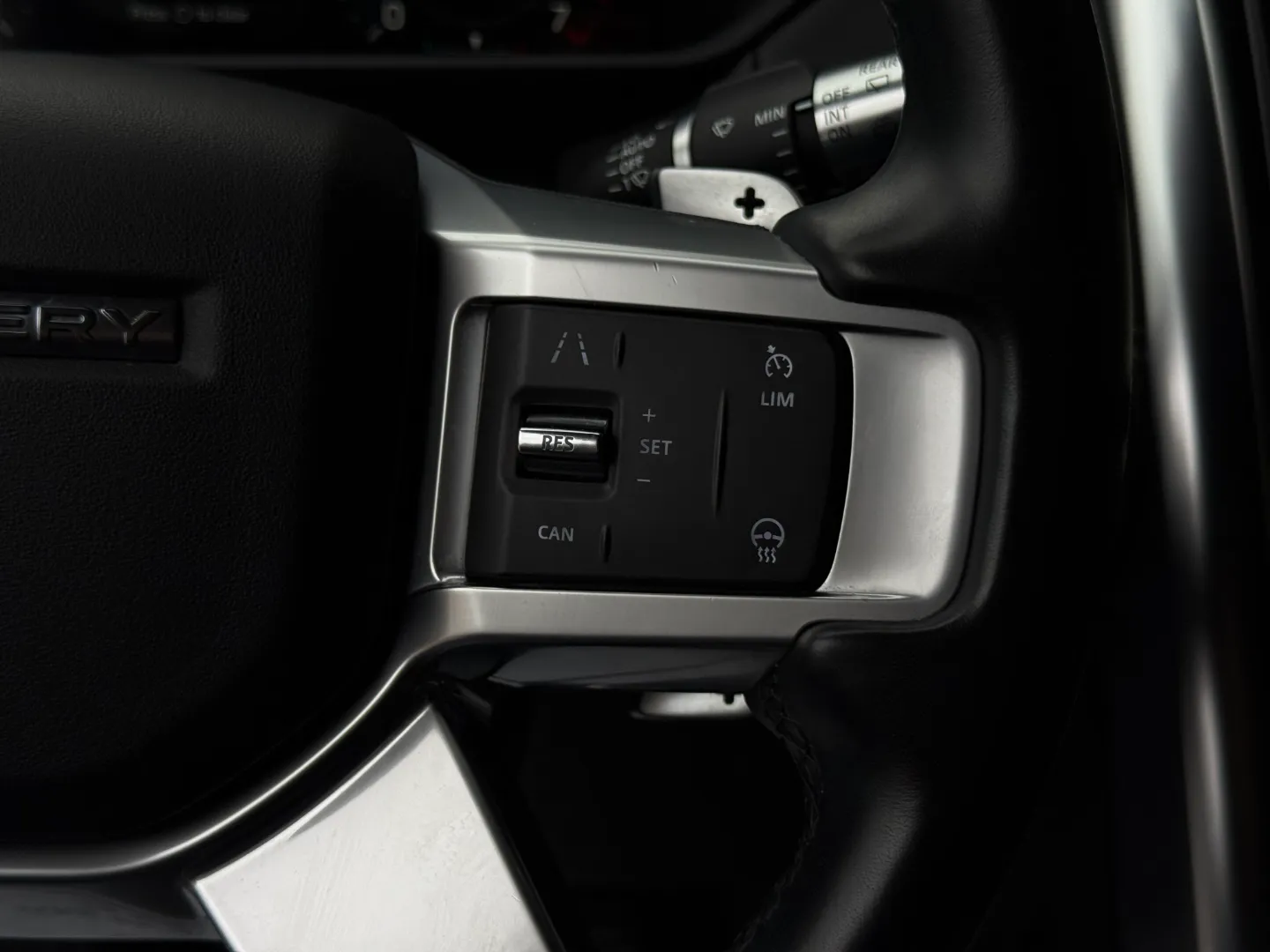 Land Rover Discovery S R-Dynamic — photo 70