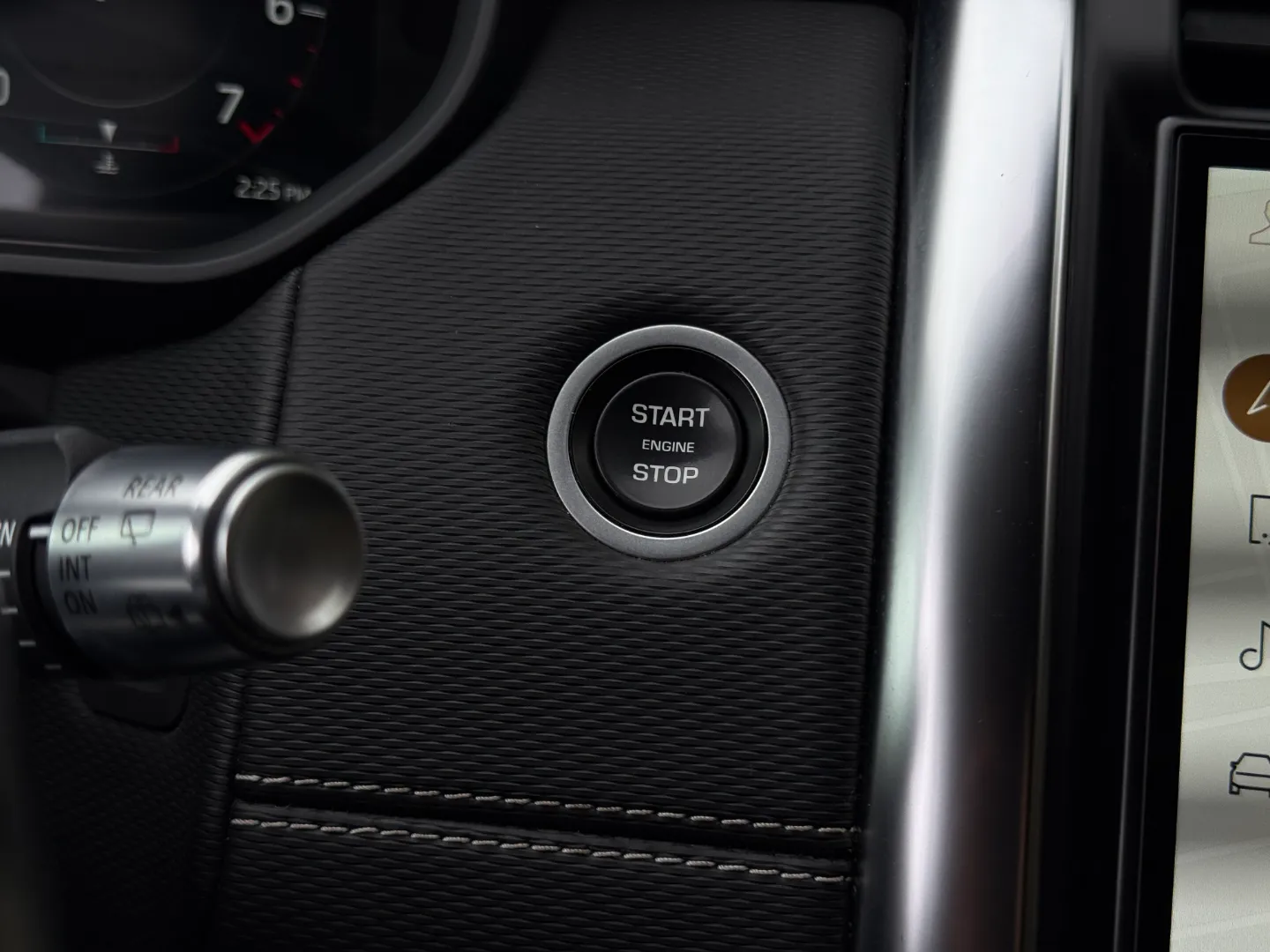 Land Rover Discovery S R-Dynamic — photo 72