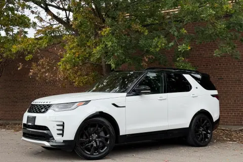 Cover image of 2022 LAND ROVER DISCOVERY