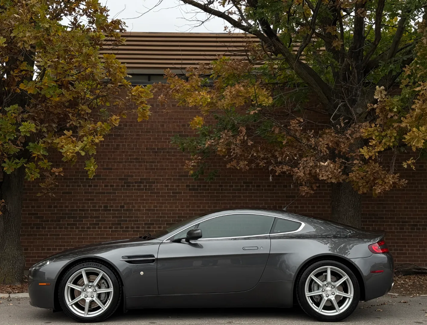 Aston Martin V8 Vantage Coupe 6 Speed Manual — photo 12