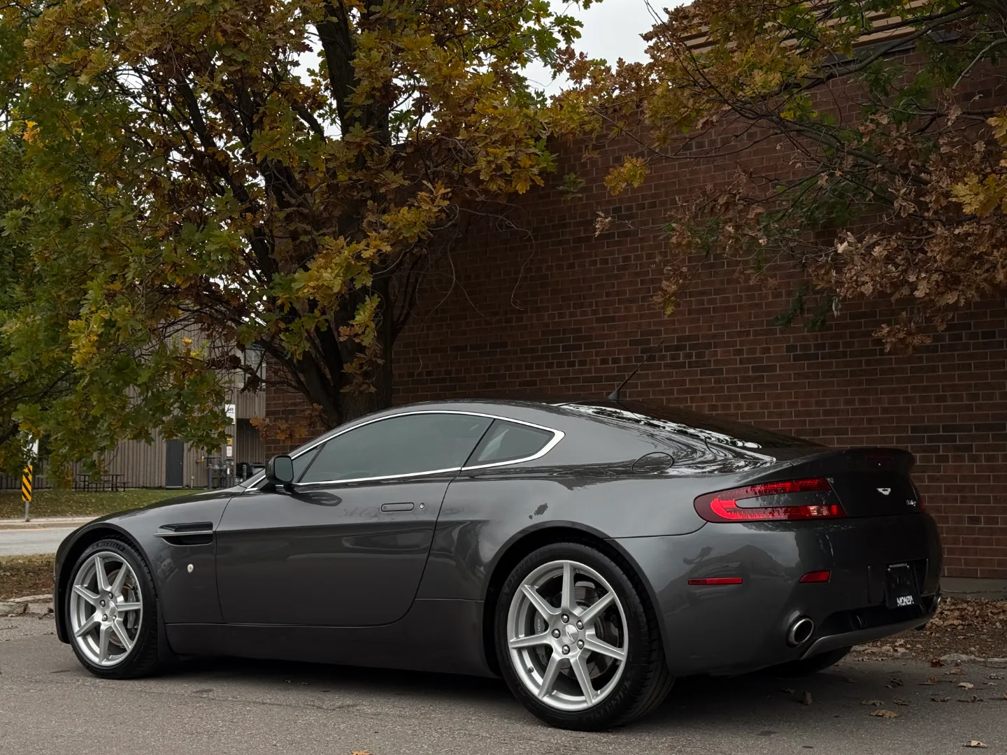 Aston Martin V8 Vantage Coupe 6 Speed Manual — photo 23