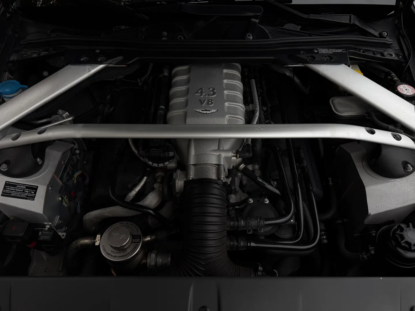 Aston Martin V8 Vantage Coupe 6 Speed Manual — photo 35
