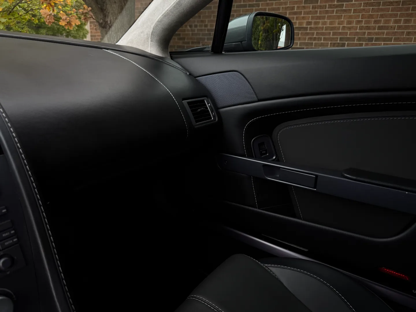 Aston Martin V8 Vantage Coupe 6 Speed Manual — photo 57