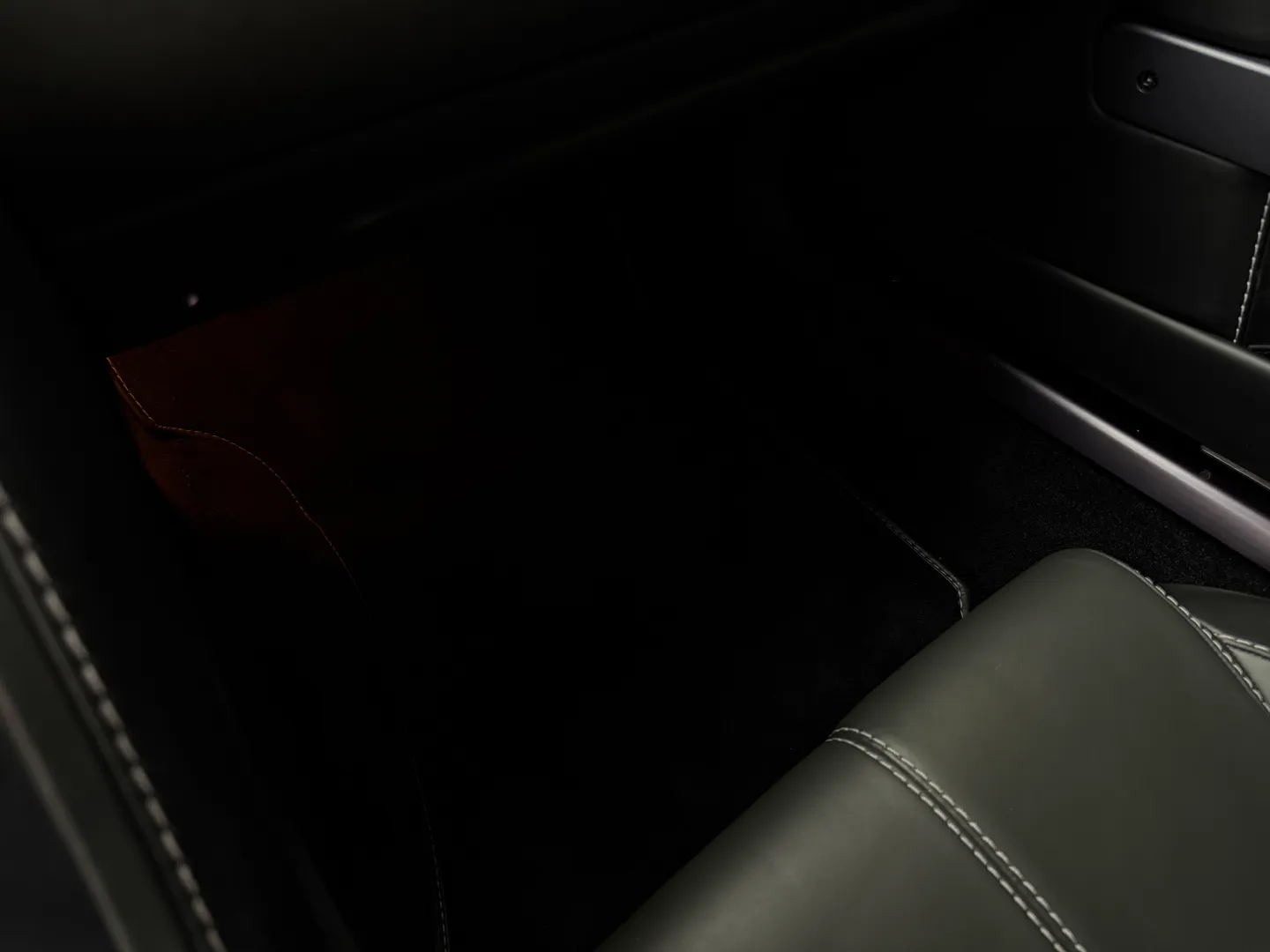 Aston Martin V8 Vantage Coupe 6 Speed Manual — photo 59