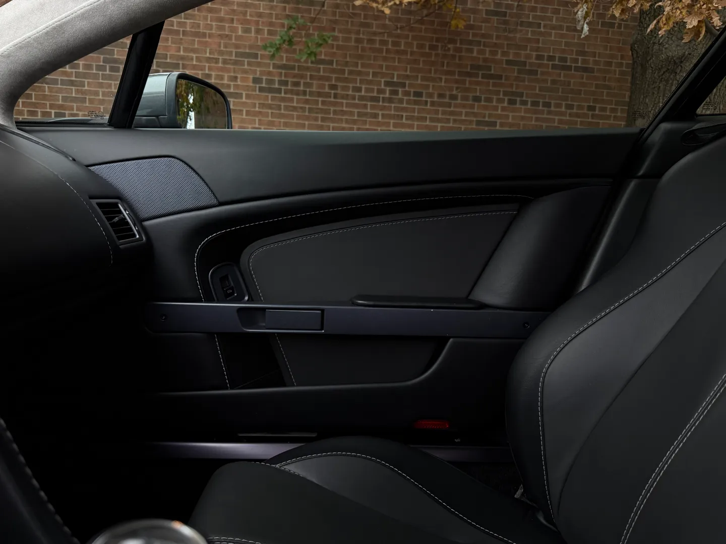 Aston Martin V8 Vantage Coupe 6 Speed Manual — photo 60